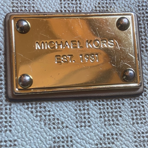 Michael Kors Cream Wristlet with Gold Logo - Picture 2 of 7